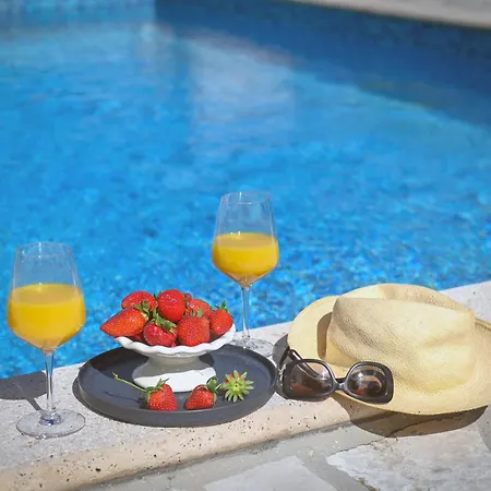 Villa Silentio Luxury With Pool, Jacuzzi & Sauna Vila Podgora (Split-Dalmatia)