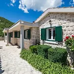 Silentio Luxury With Pool, Jacuzzi & Sauna Podgora
