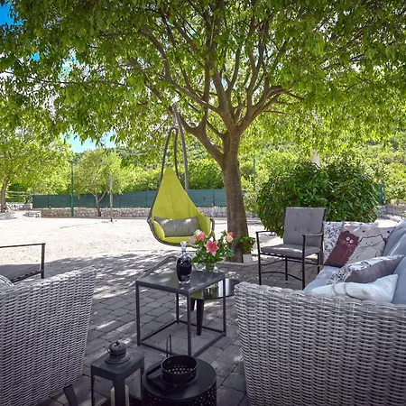 וילה Silentio Luxury With Pool, Jacuzzi & Sauna פודגורה