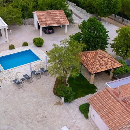 Silentio Luxury With Pool, Jacuzzi & Sauna וילה *