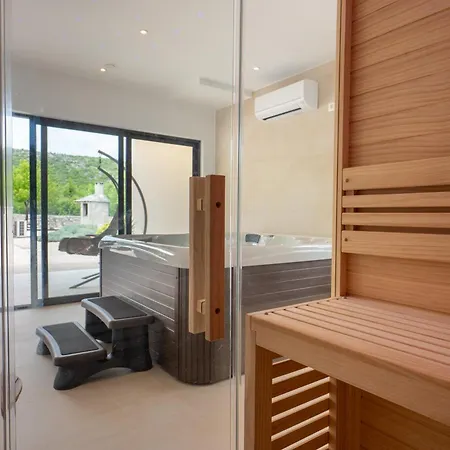 Silentio Luxury With Pool, Jacuzzi & Sauna וילה פודגורה