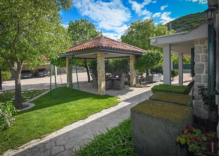 Villa Silentio Luxury With Pool, Jacuzzi & Sauna