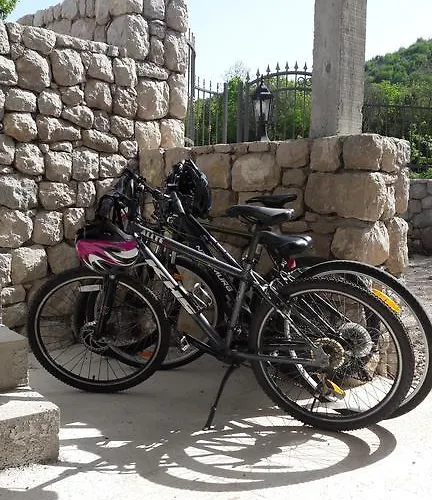 Villa Silentio Luxury With Pool, Jacuzzi & Sauna וילה